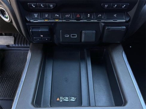 Used 2022 GMC Sierra 3500 Denali image 22