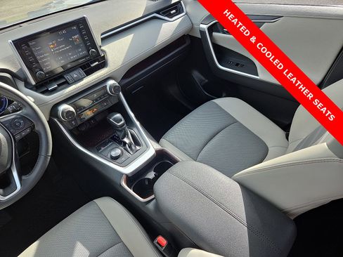 Used 2020 Toyota RAV4 Limited image 12