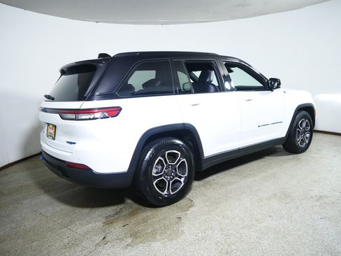 Used 2022 Jeep Grand Cherokee Trailhawk AWD/4WD image 7