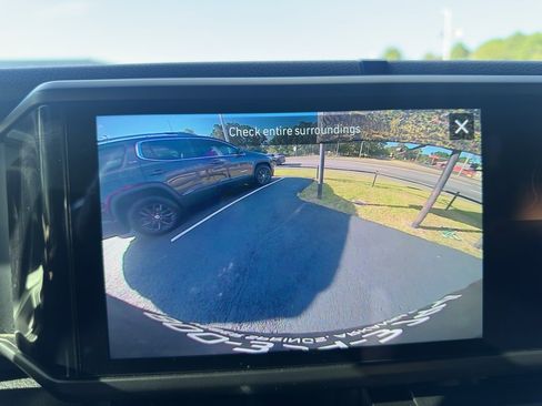 Used 2025 Jeep Wrangler Sport S image 14