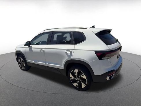 Used 2026 Volkswagen Taos SE AWD/4WD image 8