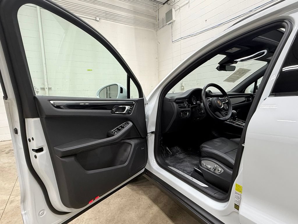 Used 2024 Porsche Macan S AWD/4WD image 30