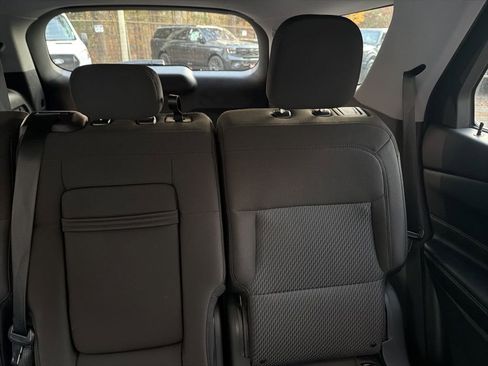 Used 2022 Ford Explorer XLT image 17