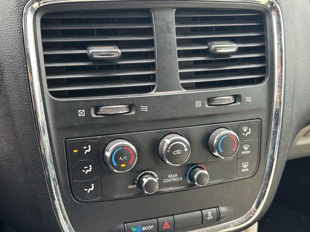 Used 2016 Dodge Grand Caravan SXT FWD image 23