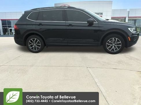 Used 2019 Volkswagen Tiguan SE w/ Panoramic Sunroof Package AWD/4WD image 4