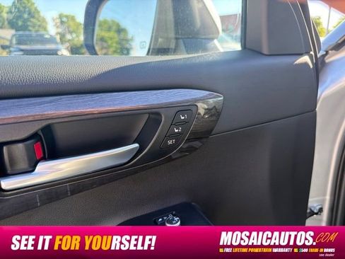 Used 2024 Toyota Highlander Platinum AWD/4WD image 27