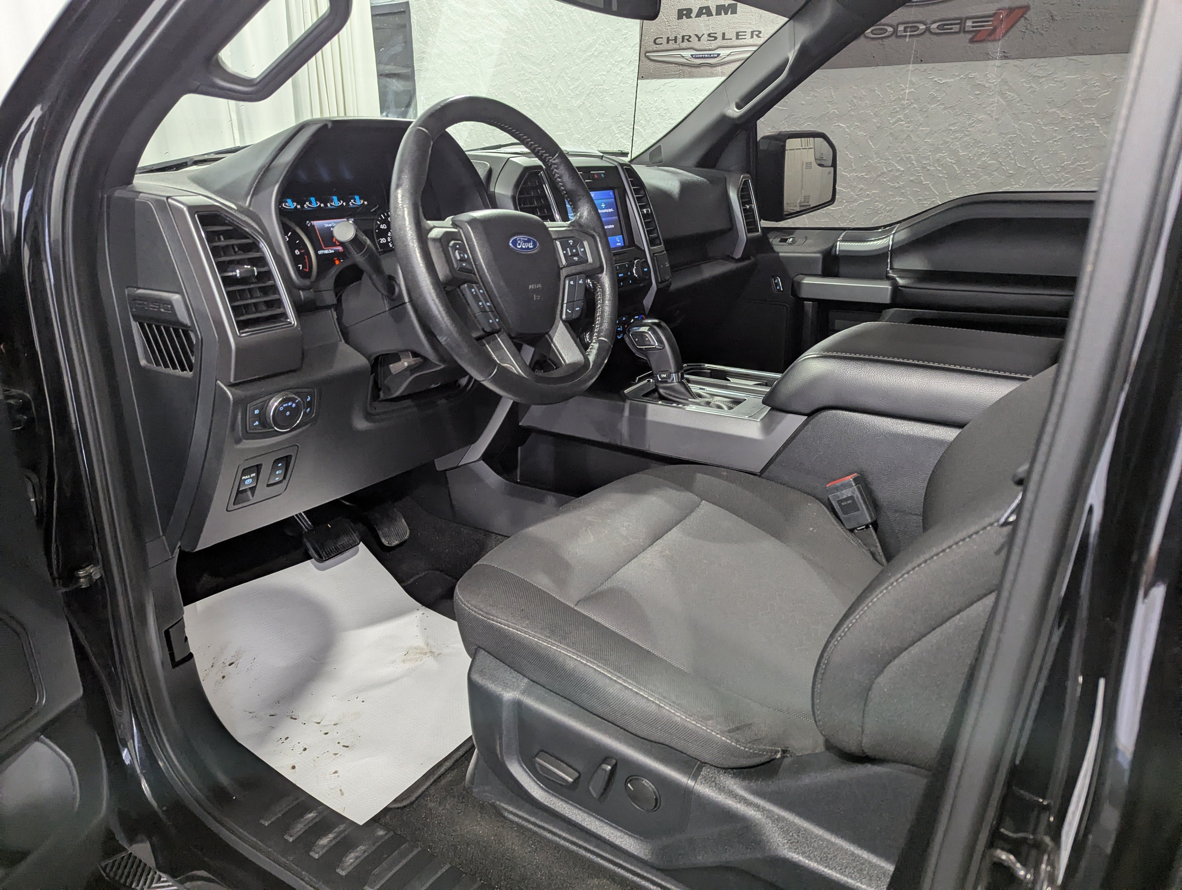Used 2019 Ford F150 XLT w/ Equipment Group 302A Luxury AWD/4WD image 16