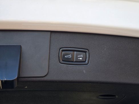 Used 2020 Porsche Cayenne image 17