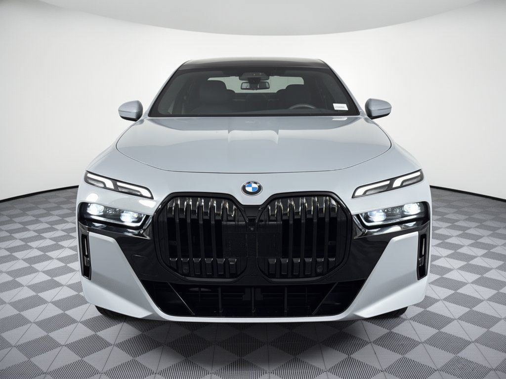 Used 2023 BMW 760i xDrive AWD/4WD image 6