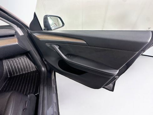 Used 2023 Tesla Model Y Long Range image 31