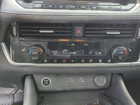 Used 2023 Nissan Rogue SL w/ SL Premium Package image 23