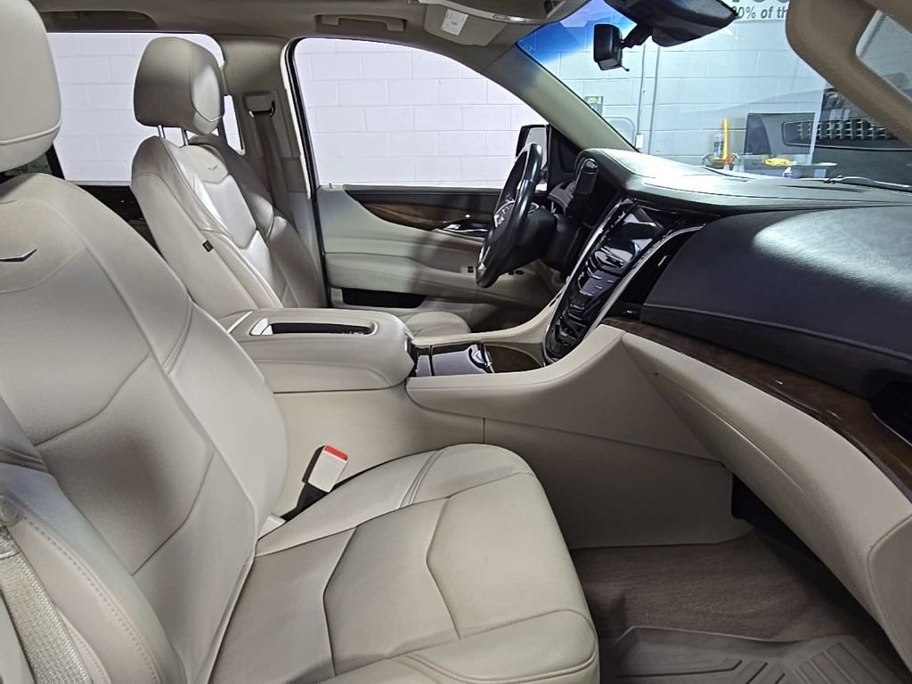 Used 2019 Cadillac Escalade Premium Luxury AWD/4WD image 37