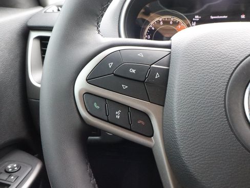 Used 2022 Jeep Cherokee Latitude Lux w/ Sun & Sound Group FWD image 27
