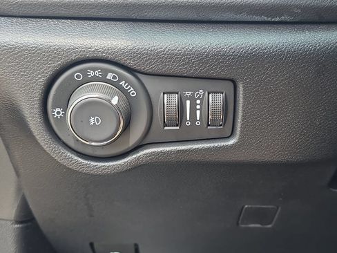 Used 2025 Chrysler Pacifica Select FWD image 28