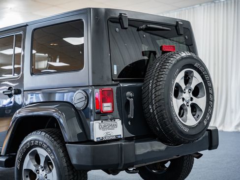 Used 2017 Jeep Wrangler Unlimited Sahara w/ Connectivity Group image 6