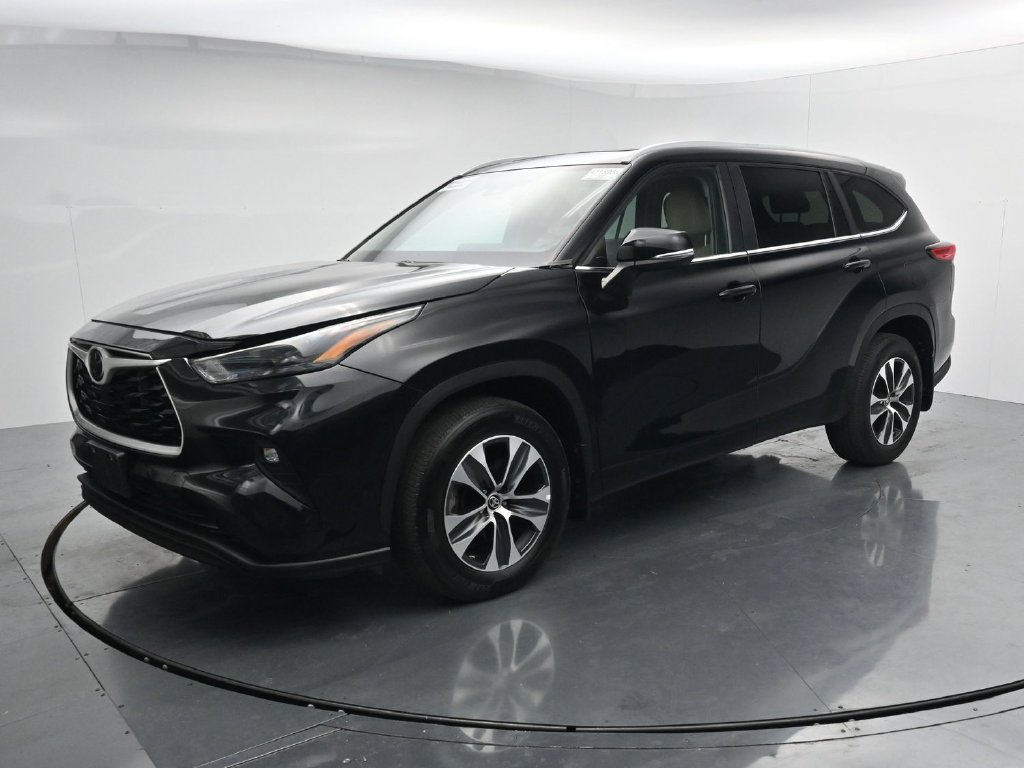 Used 2023 Toyota Highlander XLE AWD/4WD image 4