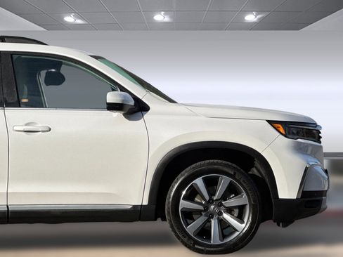Certified 2024 Honda Pilot Touring image 37