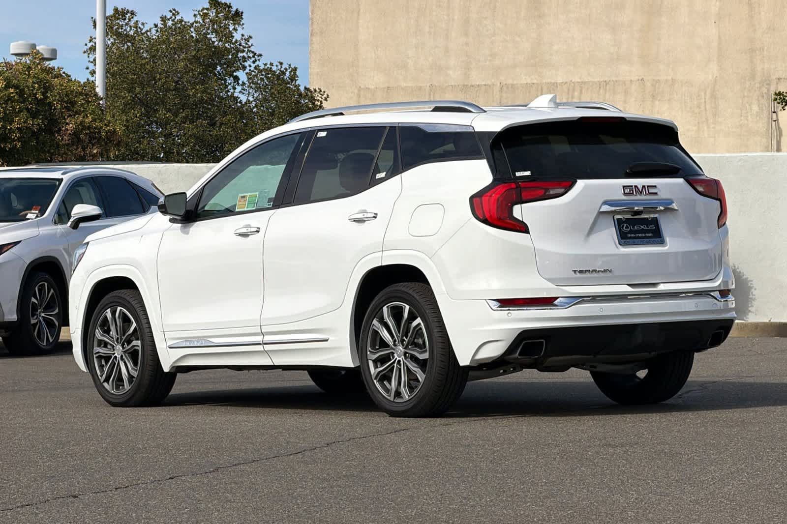 Used 2020 GMC Terrain Denali w/ Denali Premium Package FWD image 7