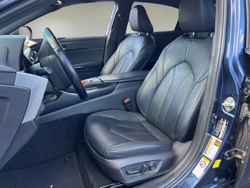 Certified 2019 Toyota Avalon XLE FWD image 12