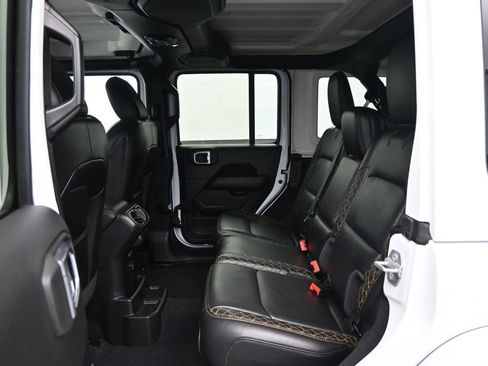 Used 2021 Jeep Wrangler Unlimited Sahara image 32