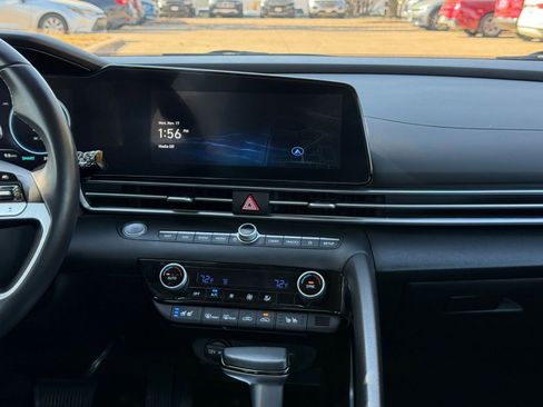 Used 2025 Hyundai Elantra Limited image 18