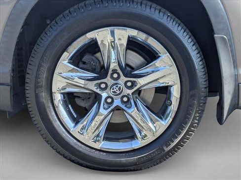 Used 2019 Toyota Highlander Limited Platinum AWD/4WD image 27