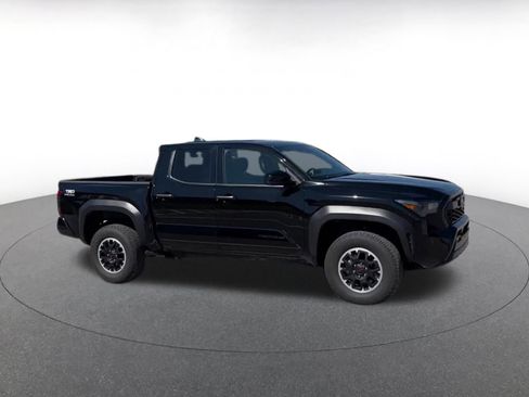 Used 2025 Toyota Tacoma TRD Off-Road image 2