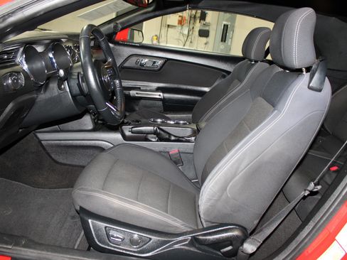 Used 2016 Ford Mustang Convertible w/ Equipment Group 051A RWD image 21