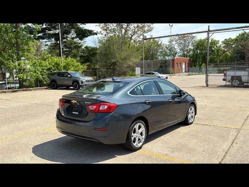 Used 2018 Chevrolet Cruze Premier FWD image 5