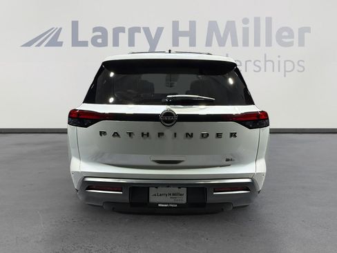 New 2026 Nissan Pathfinder SL image 4