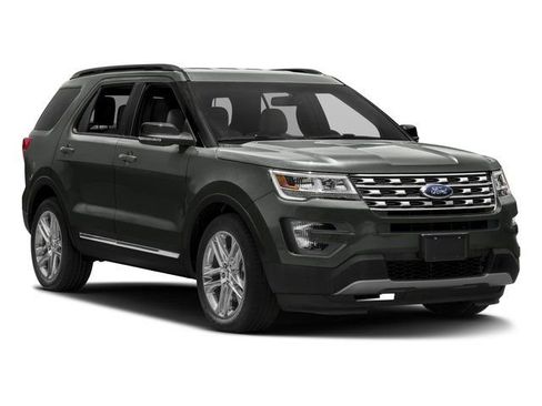 Used 2017 Ford Explorer XLT w/ Equipment Group 202A image 6