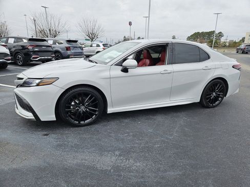 Used 2023 Toyota Camry XSE image 3