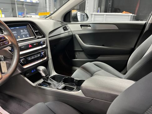 Used 2018 Hyundai Sonata SE FWD image 17