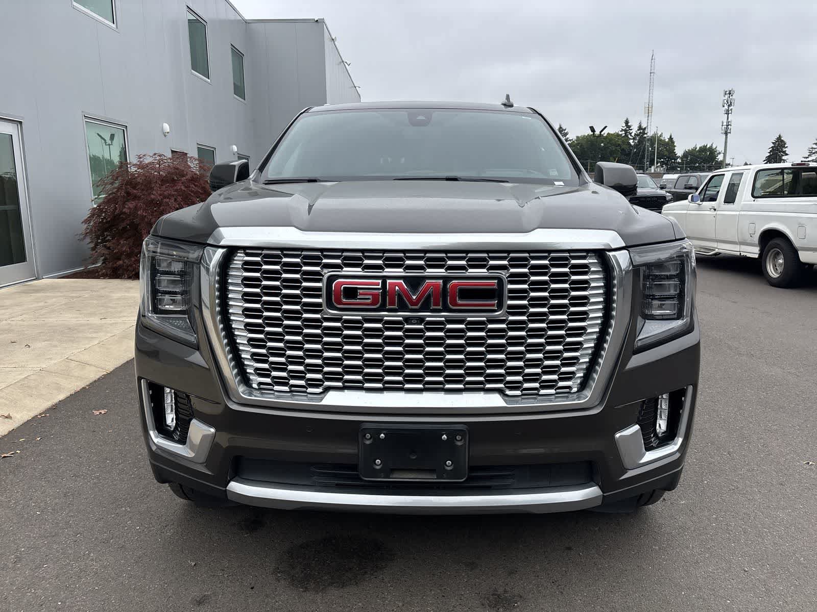 Used 2021 GMC Yukon Denali w/ Denali Premium Package AWD/4WD image 7