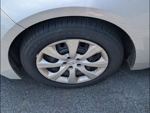 Used 2024 Toyota Corolla LE FWD image 9