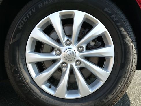 Used 2018 Chrysler Pacifica Touring-L FWD image 40
