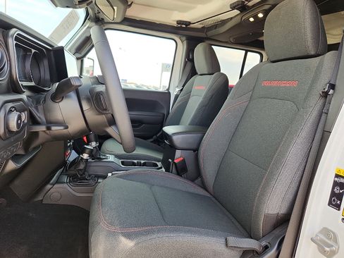 Used 2025 Jeep Wrangler Unlimited Rubicon AWD/4WD image 13