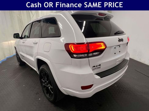 Certified 2022 Jeep Grand Cherokee Laredo X AWD/4WD image 12