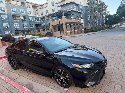 Used 2018 Toyota Camry SE FWD image 21