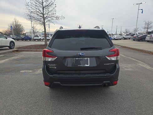 Used 2021 Subaru Forester Premium image 6