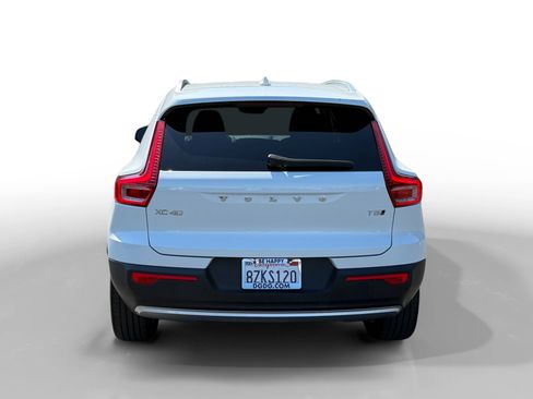 Used 2022 Volvo XC40 T5 Momentum AWD/4WD image 4