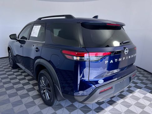 Used 2024 Nissan Pathfinder SV w/ SV Premium Package FWD image 5