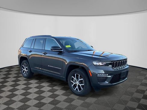 Certified 2025 Jeep Grand Cherokee Limited AWD/4WD image 3