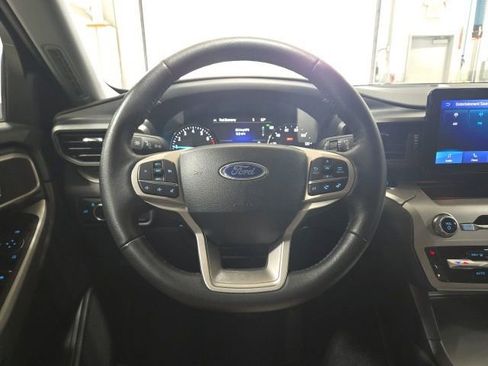 Used 2024 Ford Explorer XLT AWD/4WD image 31
