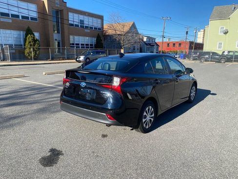 Used 2022 Toyota Prius XLE image 5