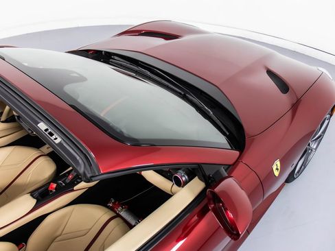 Certified 2022 Ferrari 812 GTS RWD image 18