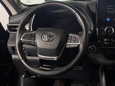Used 2024 Toyota Highlander Platinum FWD image 14