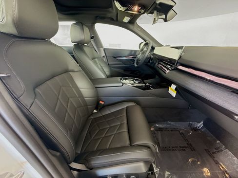 New 2026 BMW i5 eDrive40 AWD/4WD image 30