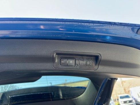Used 2022 Ford Explorer XLT w/ Equipment Group 202A AWD/4WD image 16
