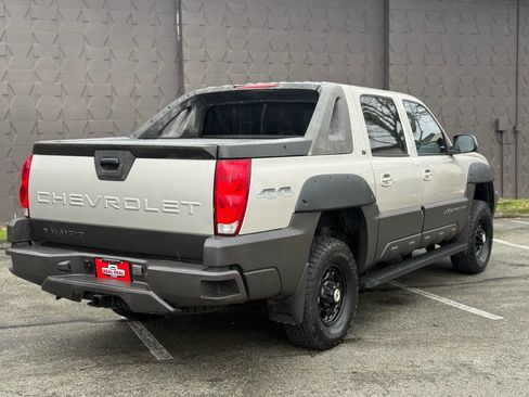 Used 2005 Chevrolet Avalanche 2500 w/ Preferred Equipment Group image 21